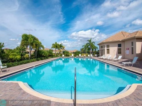 1745 Berkshire Cir, Vero Beach FL 32968-6715 exterior