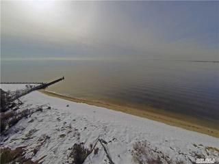 170 Bayberry Rd, Islip Manor, NY 11751-4900