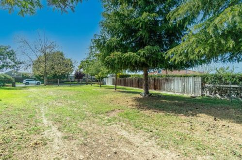 105 Daffodil Dr, Hollister CA  95023-3103 exterior