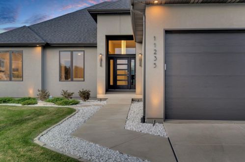 11235 Deer Creek Dr, Crown Point, IN 46307