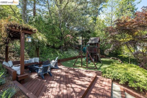 61 Calvert Ct, Oakland CA 94611-3436 exterior