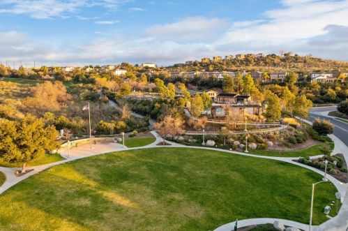 1050 Straightaway Ct, Oceanside CA  92057-1949 exterior