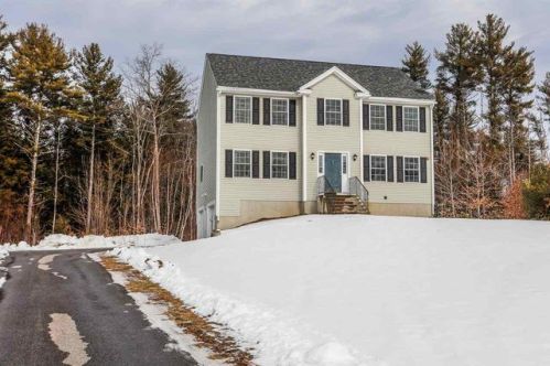 18 Chandler Ln, Raymond, NH 03077-1879