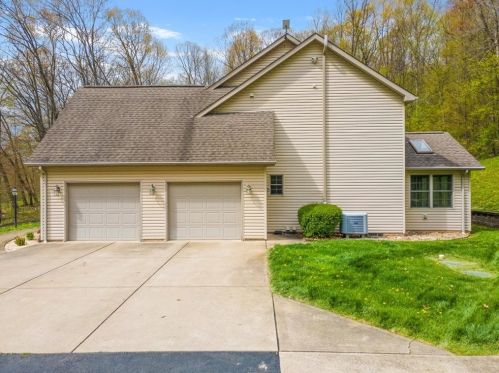 142 Red Fox Ln, Portersville, PA 16051-4136
