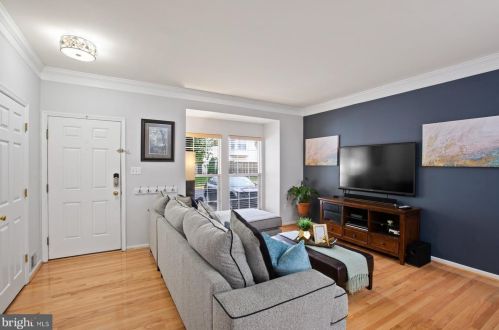 6724 Emmanuel Ct, Gainesville VA  20155-1492 exterior