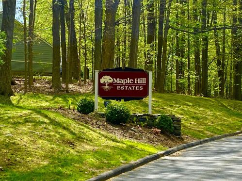 51 Maple Hill Dr, Mahopac, NY 10541-3838