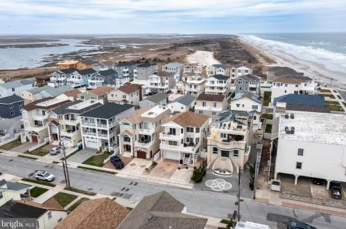 217 13th St, Brigantine City, NJ 08203-3220