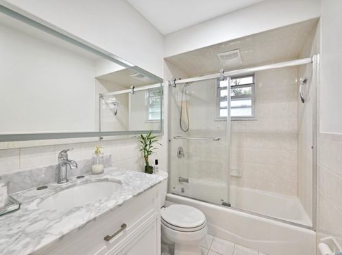 320 Monmouth Ave, N Milford NJ  07646-2025 exterior