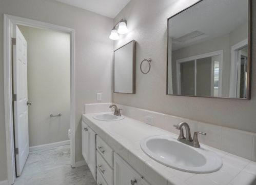 490 Santa Barbara St, Los Banos CA  93635-6324 exterior