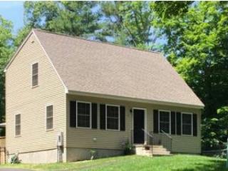 18 Dee Dee Dr, Sandown NH  03873-2029 exterior