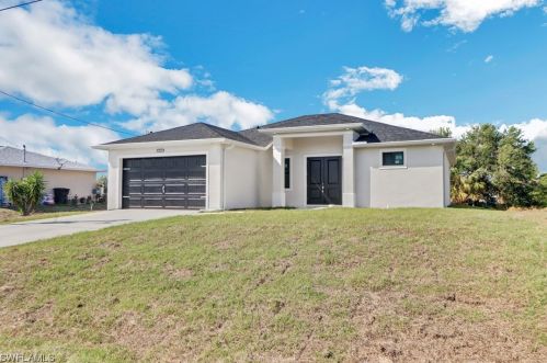 3912 18th St, Lehigh Acres, FL 33976-3370