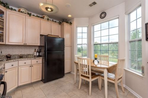 30 Surrey Ln, Flemington NJ  08822-1588 exterior