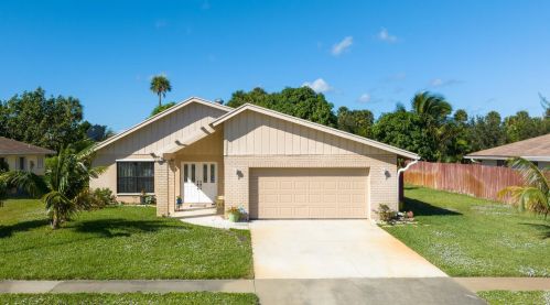 903 Ryanwood Dr, West Palm Beach, FL 33413-1136
