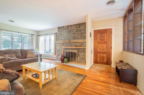 2927 Larkin Rd, Boothwyn, PA 19061-2508