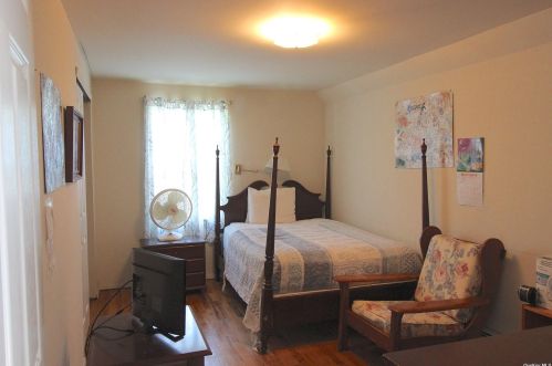 66 Shore Rd, Mount Sinai NY  11766-1420 exterior