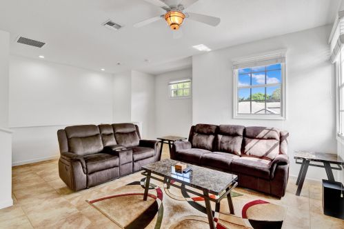 7219 Serrano Ter, Delray Beach FL  33446-2200 exterior