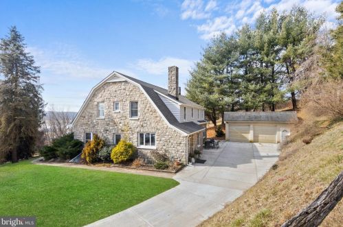 727 Baltimore Pike, Kennett Sq, PA 19348-2405