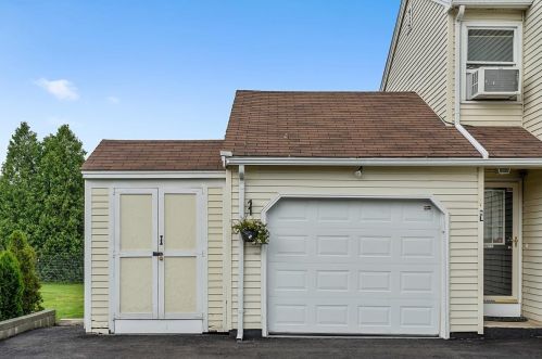 2 Senter Cove Rd, Derry NH  03038-4010 exterior