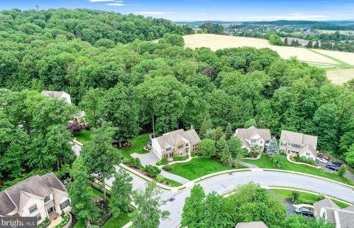 306 Deer Path Dr, Red Lion PA  17356-7800 exterior