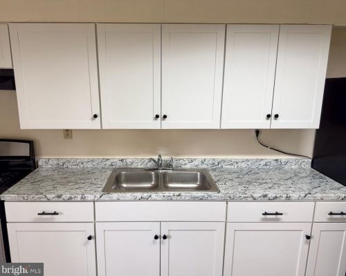 565 Pershing Ave, Lancaster PA  17602-4369 exterior