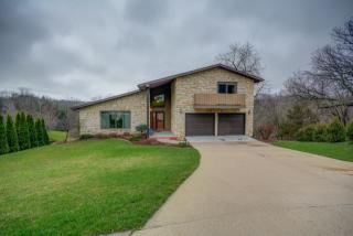 2245 Clydesdale Ct, Dubuque, IA 52001-1550