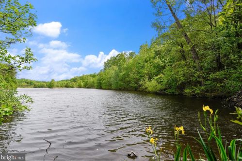 9111 Meadowcreek Ln, Lorton VA  22079-3238 exterior