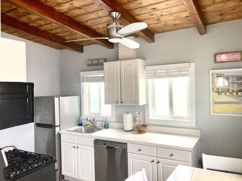 814 Capistrano Pl, San Diego CA 92109-8106 exterior