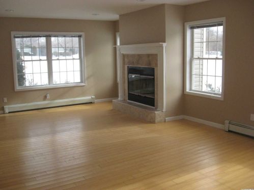 6 Peachtree Ln, Mount Sinai, NY 11766-1815