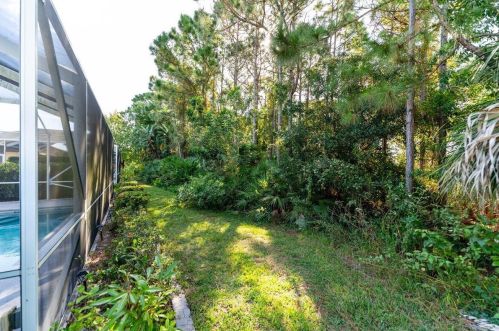 556 Indian Key Dr, Fort Pierce FL  34986-2051 exterior