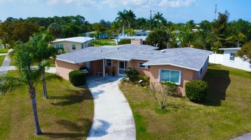 1115 Mayfair Ln, Fort Pierce, FL 34952-5766