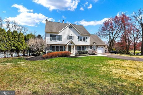 410 Holly Knoll Dr, Southampton, PA 18966-1453