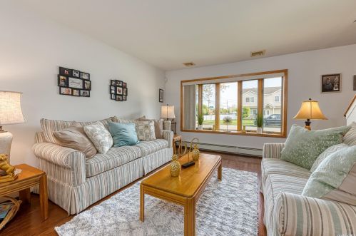 3 Short Ln, North Bellmore NY  11710-4523 exterior