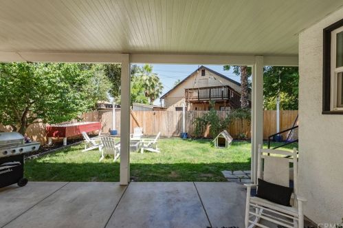 1137 Cypress Ave, Redlands CA  92373-5723 exterior