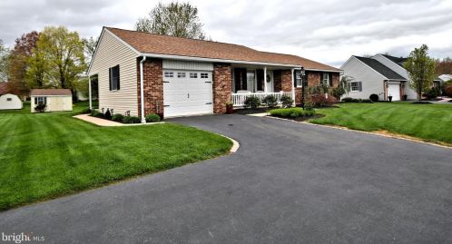 121 Aspen Ln, Gilbertsville, PA 19525-9446