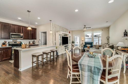 105 Woodside Park Dr, Amelia OH  45102-8711 exterior