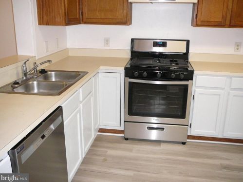 302 Harrogate Rd, Fredericksburg VA  22406-1105 exterior