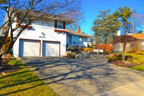 55 Hazelwood Dr, Muttontown, NY 11753-1714