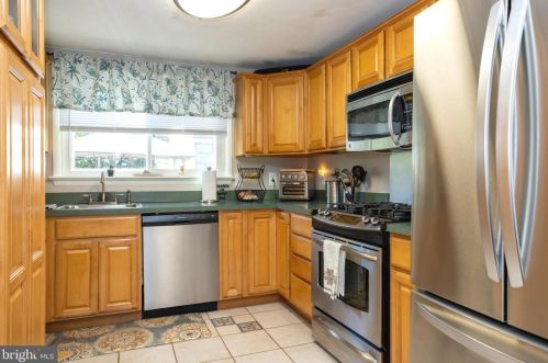 1202 Wedgewood Rd, Flourtown PA  19031-2127 exterior