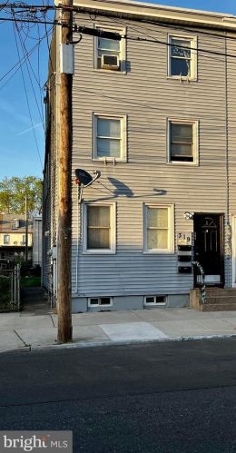 319 Mercer St, Gloucester, NJ 08030-1432