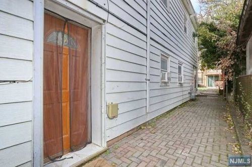 35 Gaston Ave, Outwater, NJ 07026-1515