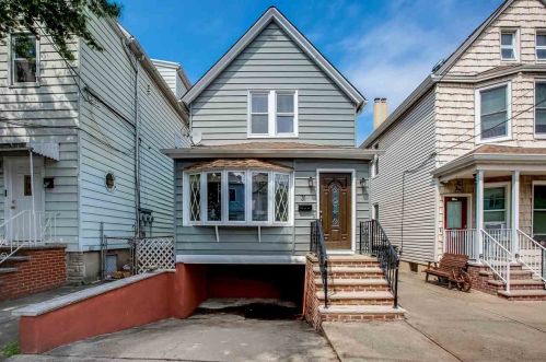 31 41st St, Bayonne, NJ 07002-4802