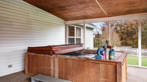 550 Spring Valley Dr, Zanesville OH  43701-0805 exterior