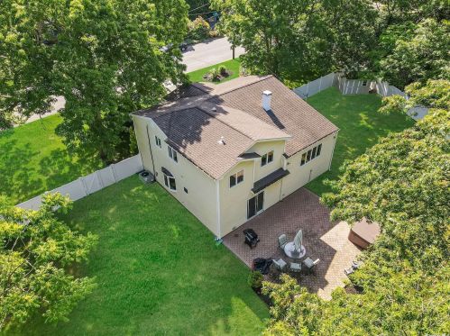 2 Autumn Dr, Mount Sinai NY  11766-2300 exterior