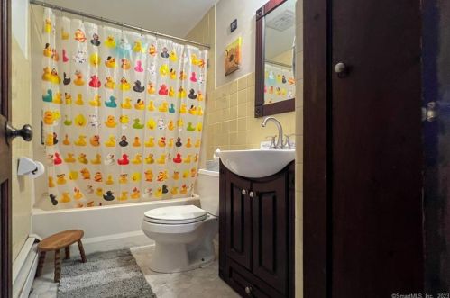 82 Chambers St, Manchester CT  06042-2912 exterior