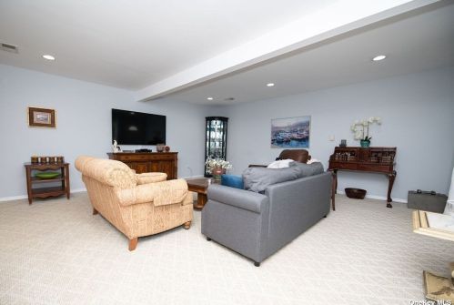 20 Ross Ave, Huntington Station NY  11747-2647 exterior