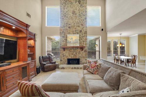 2209 Roadrunner Dr, Lewisville TX  75022-7885 exterior