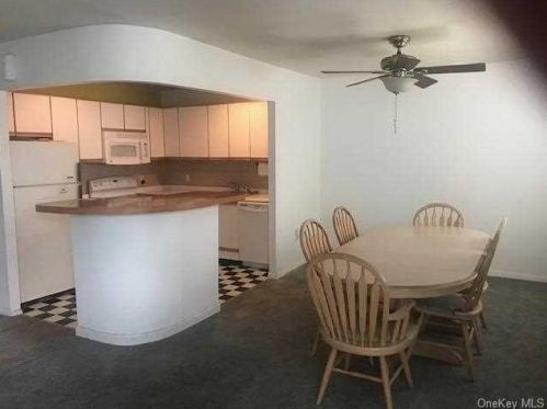 24 Scarborough Ln, New Hamburg, NY 12590-5144