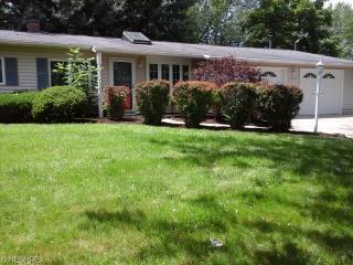 1800 Mary Ellen Dr, Brunswick, OH 44212-3928