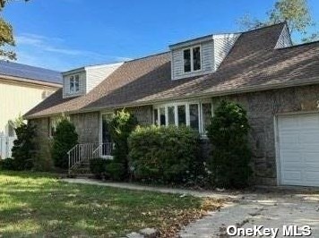 304 Kensington Ct, Copiague, NY 11726-4525