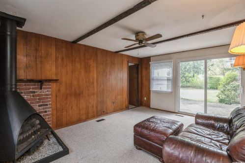 3 Mansfield Ln, Elwood NY  11731-4132 exterior